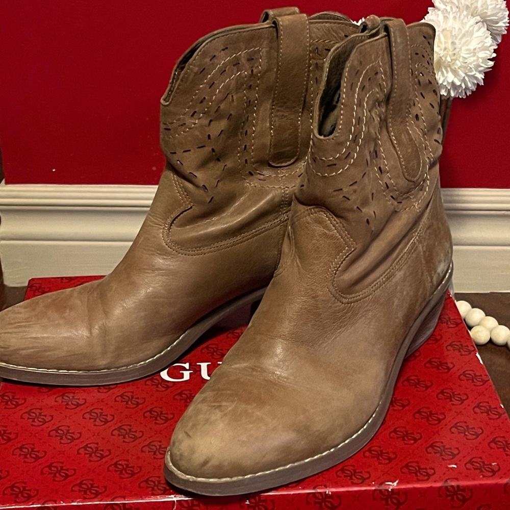 Guess boots on sale!!